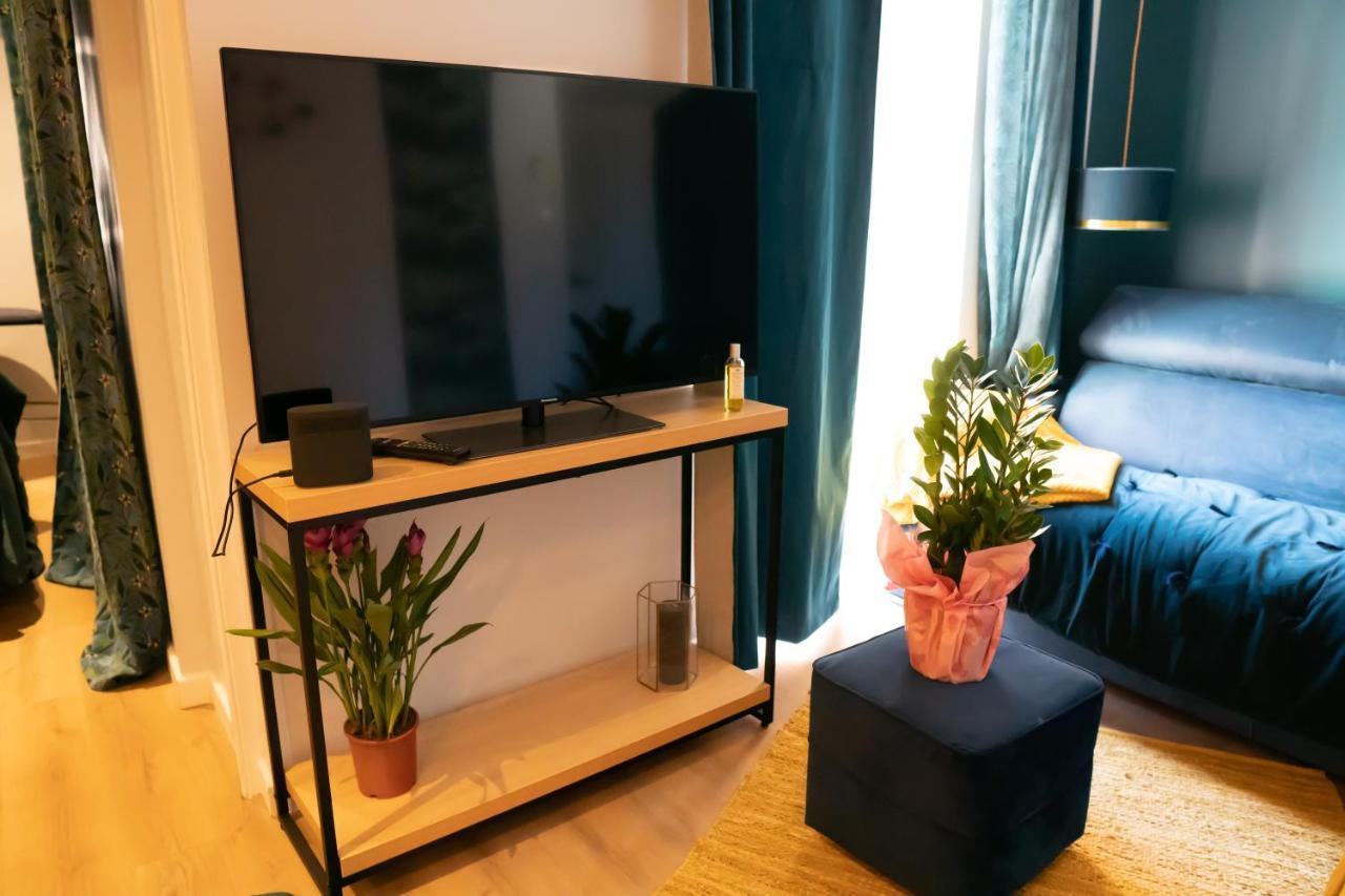 coeur de ville t2, terrasse, clim tt équipe, parking Sanary-sur-Mer Esterno foto