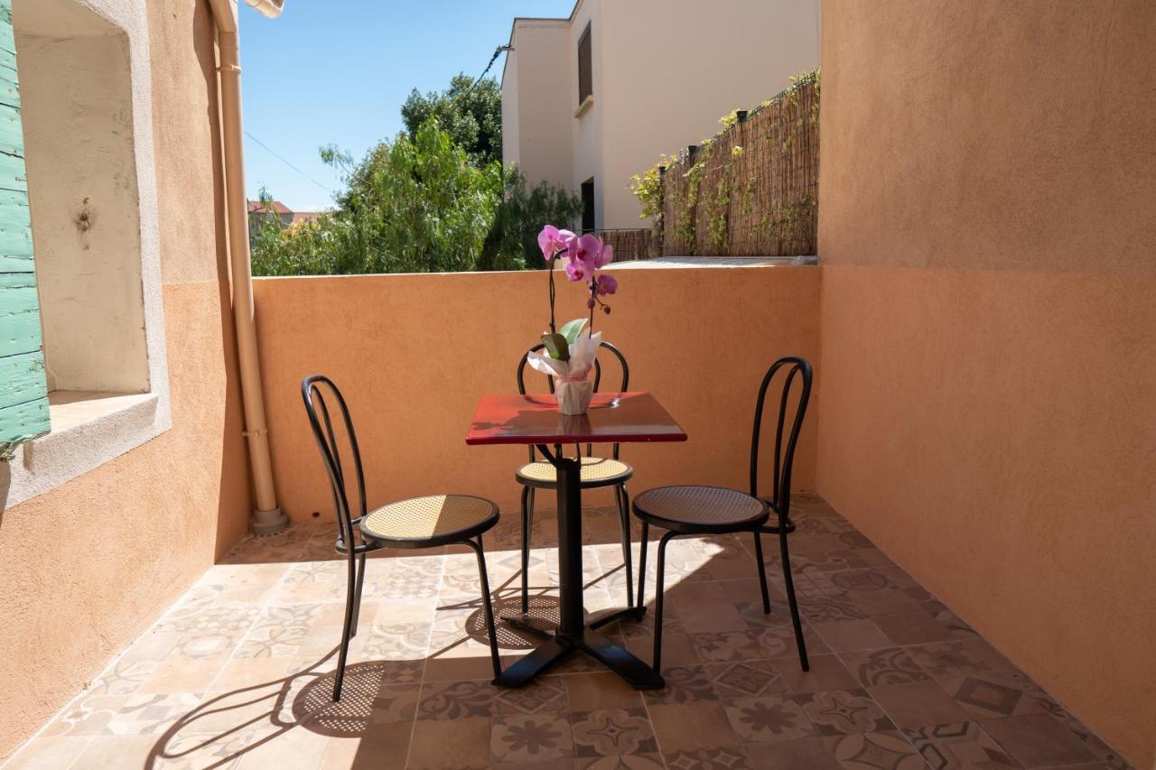 coeur de ville t2, terrasse, clim tt équipe, parking Sanary-sur-Mer Esterno foto